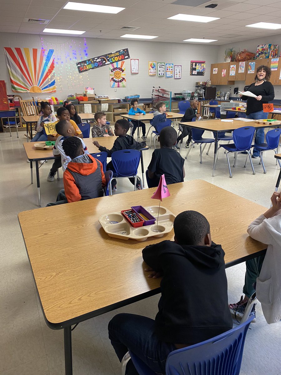 SimkinsSharks's tweet photo. Our 2nd graders are working with lines, shapes and patterns in Art this week! Awesome artists at work! 🦈🎨 @GCSchoolsNC @Super_GCS @DrAngelaDraper #GoSharks! https://t.co/vZSI4FK3ZS