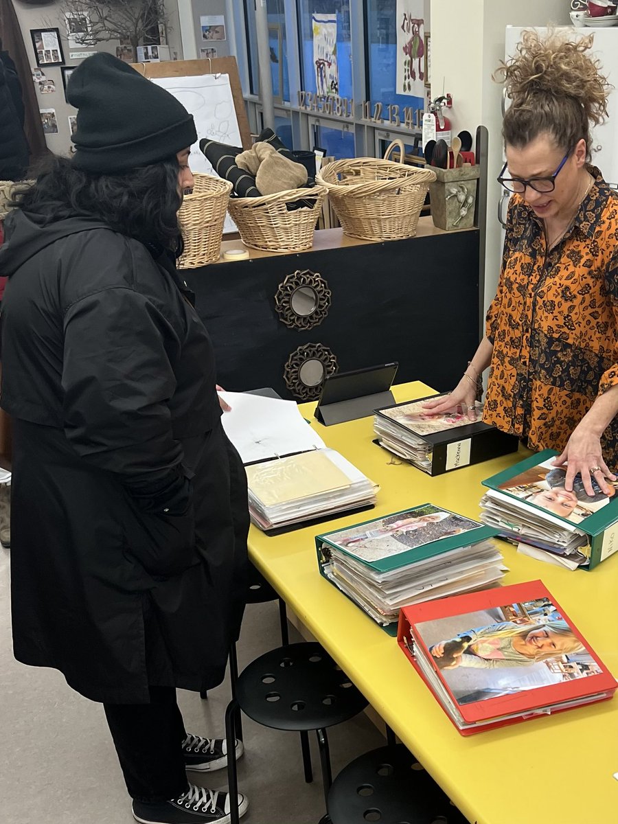 joanne_pizzuto's tweet photo. A great evening hosting the Primary/Junior Language Art class from the University of Windsor. We spent the evening sharing all about how literacy happens in our Early Years classrooms. https://t.co/INdmbDeTRs
