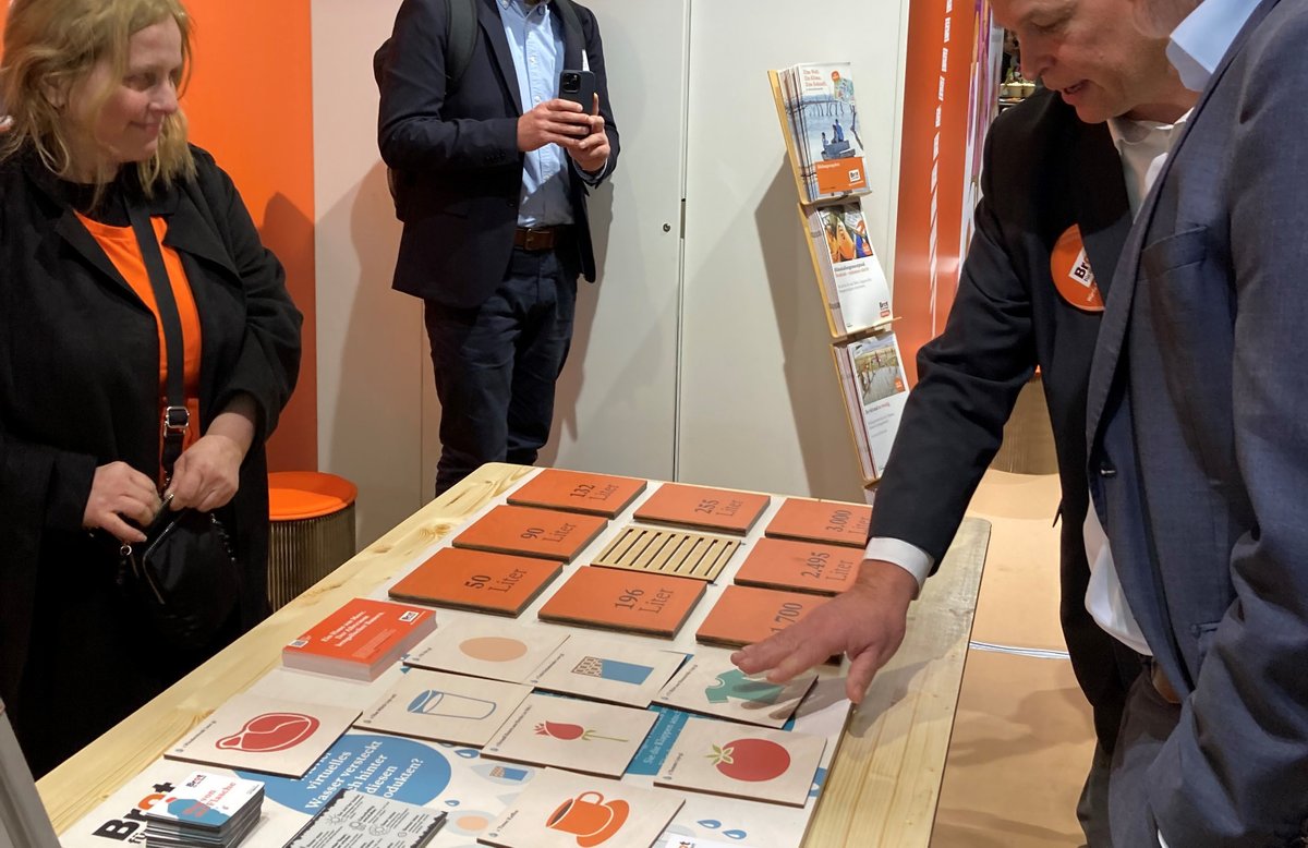 BROT_furdiewelt's tweet photo. Auch auf der diesjährigen Internationalen Grünen Woche sind wir am Gemeinschaftsstand mit Misereor und dem BMZ unter dem Motto #ichwillfair vertreten.
Kommt vorbei in Halle 10.2 🤗
https://t.co/mthtDtOIuo. https://t.co/Cs9j0qZqfh