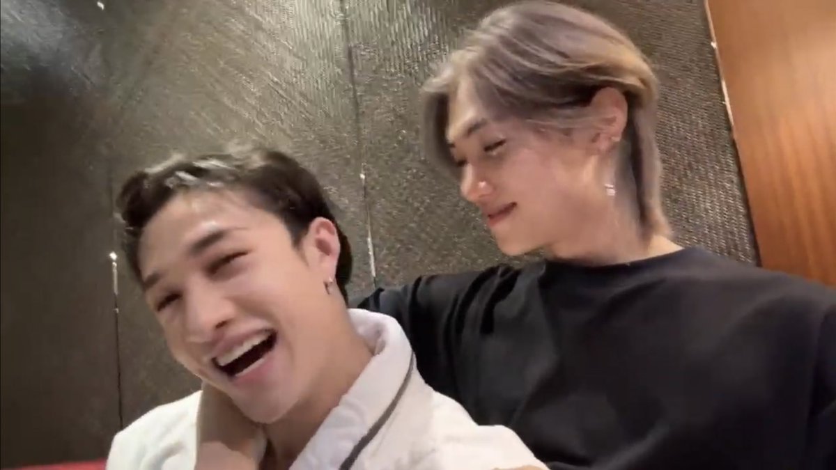 amywolfchan's tweet photo. excuse me what is going on here chanlix https://t.co/fiXMQrAPCU