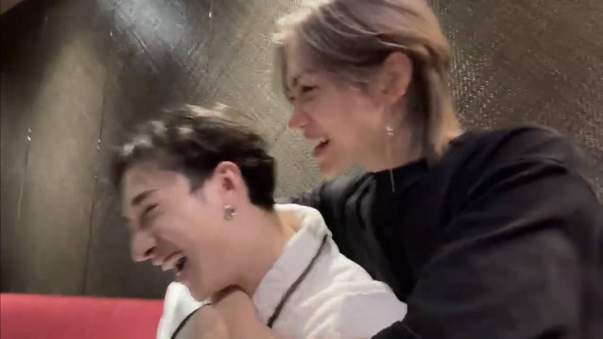 amywolfchan's tweet photo. excuse me what is going on here chanlix https://t.co/fiXMQrAPCU