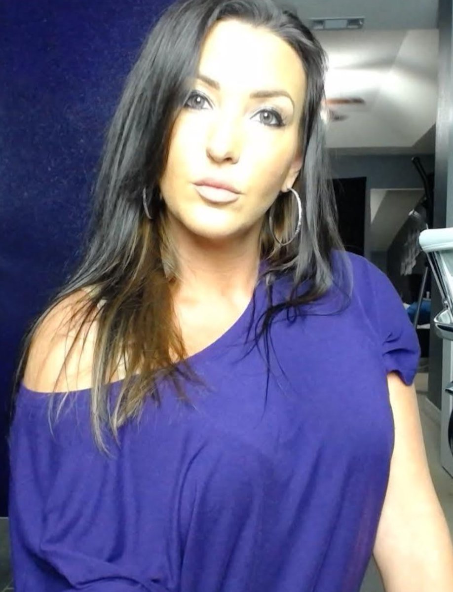 Ich brauche deinen Schwanz in einer meiner Löcher, helf mir bitte!💖❤