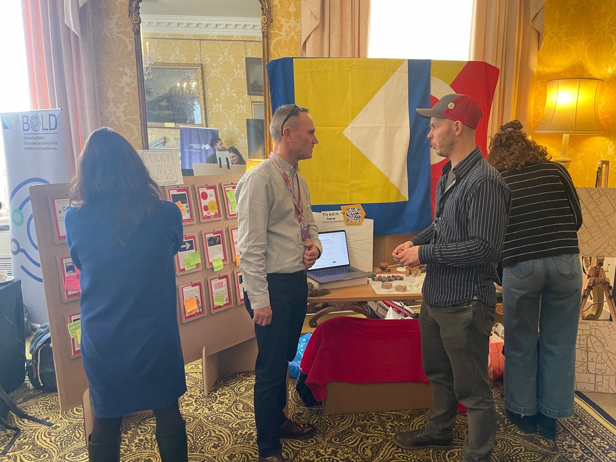 PolicyLabUK's tweet photo. Great to hear & talk with people about creative ways to bring evidence into policy @evidence_house yesterday.
Highlights included Simon Case on the importance of data visualisation & @CMO_England on the value of blending #bigdata with #thickdata to make better decisions. https://t.co/NDO2YIhQ12