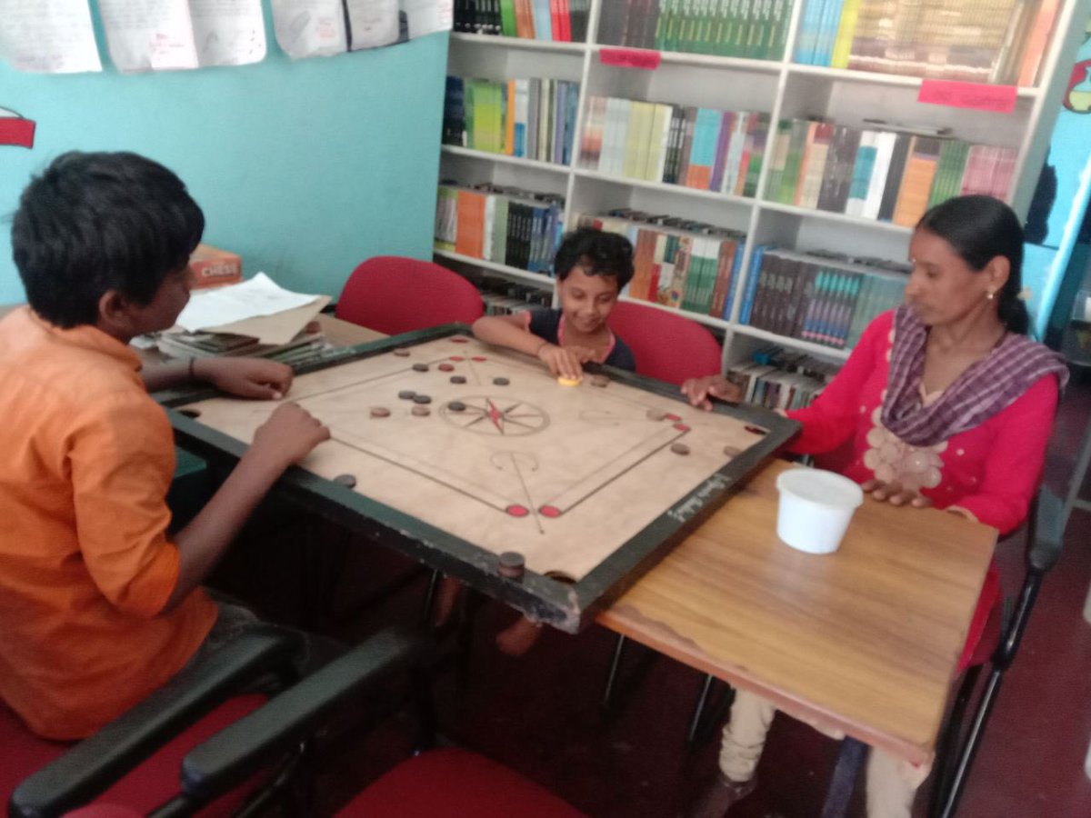 readingkafka's tweet image. Small kids at the rural library. #readandgrow #rurallibraries