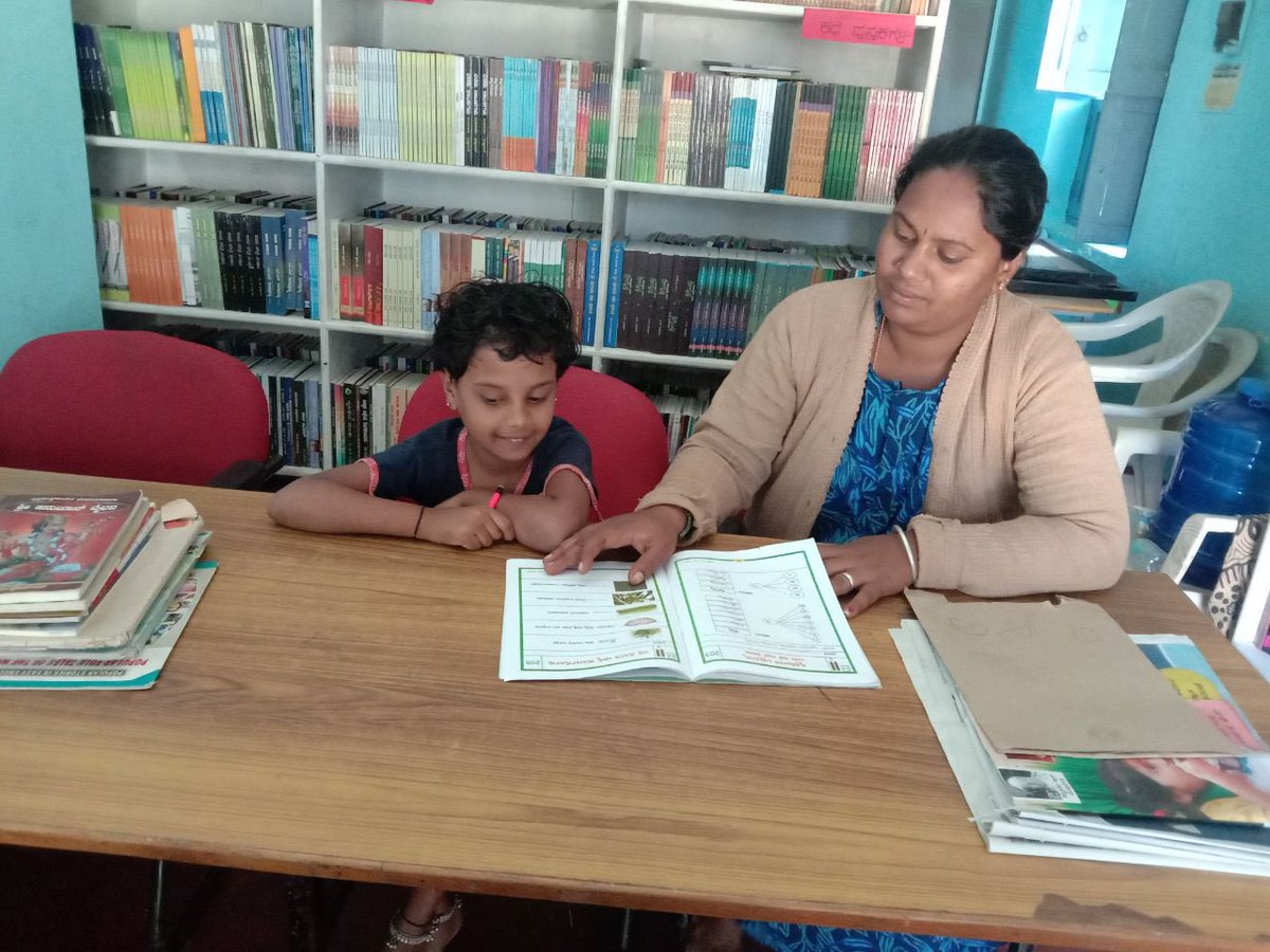 readingkafka's tweet image. Small kids at the rural library. #readandgrow #rurallibraries