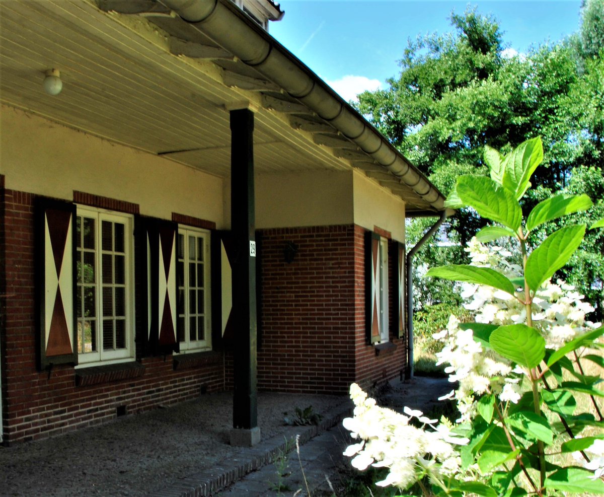 𝗢𝗽𝗻𝗶𝗲𝘂𝘄 𝗶𝗻 𝗱𝗲 𝘃𝗲𝗿𝗸𝗼𝗼𝗽: 𝗯𝗼𝘂𝘄𝗸𝗮𝘃𝗲𝗹 𝗺𝗲𝘁 𝘃𝗼𝗼𝗿𝗺𝗮𝗹𝗶𝗴 𝘇𝗼𝗺𝗲𝗿𝗵𝘂𝗶𝘀 𝗕𝗹𝗶𝗷𝗱𝗲𝗻𝘀𝘁𝗲𝗶𝗻
📍Eschbeekweg 29 Enschede
📐 1.813 m2 
💶 Vraagprijs € 650.000,- k.k.
☎️ @SnelderZijlstra en <a href="/tenHagEnschede/">ten Hag Enschede</a>

👉🏻 vaneker.nl/te-koop/histor…