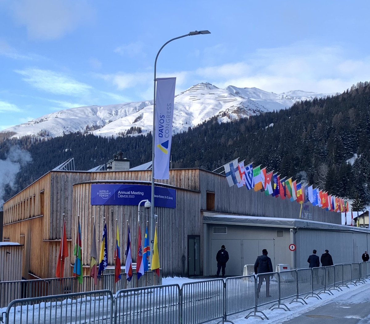 Closing reflections from #Davos2023: 🔹Discussions focused on “HOW” not “why” 🔹U.S. IRA Act already changing financial and material flows 🔹Climate & nature focus on data and finance 🔹Too little on tackling inequality 🔹ESG = crickets Corporate accountability key into #COP28!