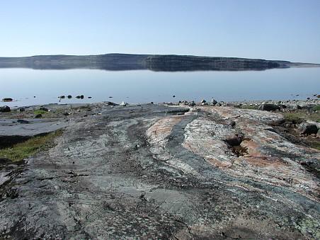 History_Earth_'s tweet photo. 4.3(?) billion years ago: Some age estimates put the Nuvvuagittuq Greenstone Belt in Quebec, Canada, at far over 4 billion years. If so, it contains the oldest examples of sheeted dikes &amp; pillow basalts of a spreading zone in a basaltic oceanic crust 🌋 https://t.co/J3UkwIdv3a