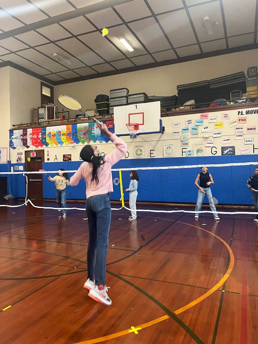 GWPhysEd's tweet photo. It’s time for Badminton Doubles! We love to see the teamwork skills 👏 @WHGWashington @WhufsdRams https://t.co/rYLU4pW32u
