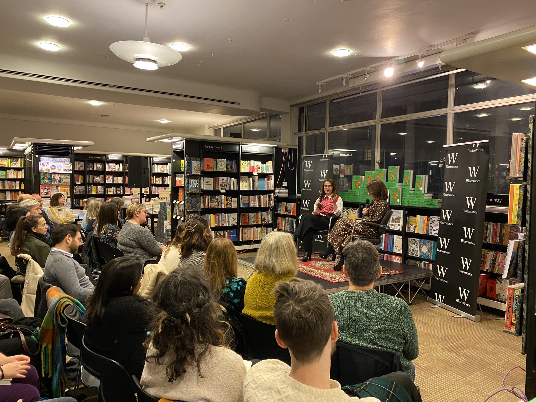 Waterstones Piccadilly, London (WaterstonesPicc) / Twitter
