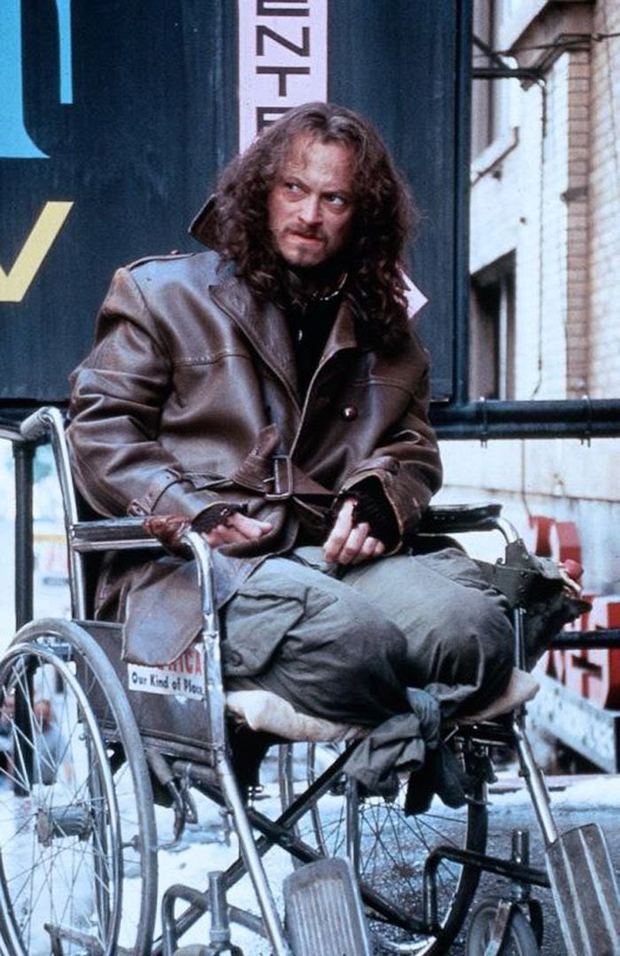 Una curiosidad que mucha gente desconoce sobre la película “Forrest Gump”, es que al actor Gary Sinise no le amputaron las piernas para interpretar al Teniente Dan porque al actor le parecía un poco excesivo. Esto hizo que los FX en el borrado de piernas diera un salto enorme.