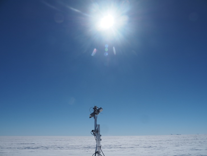 Also very interesting: <a href="/PolarFoundation/">International Polar Foundation</a> is supporting cal/val activities taking place at the @AntarcticBaseduring the #Sentinel2 acquisition campaign. The Princess Elisabeth Antarctica was chosen as a HYPSTAR validation site.