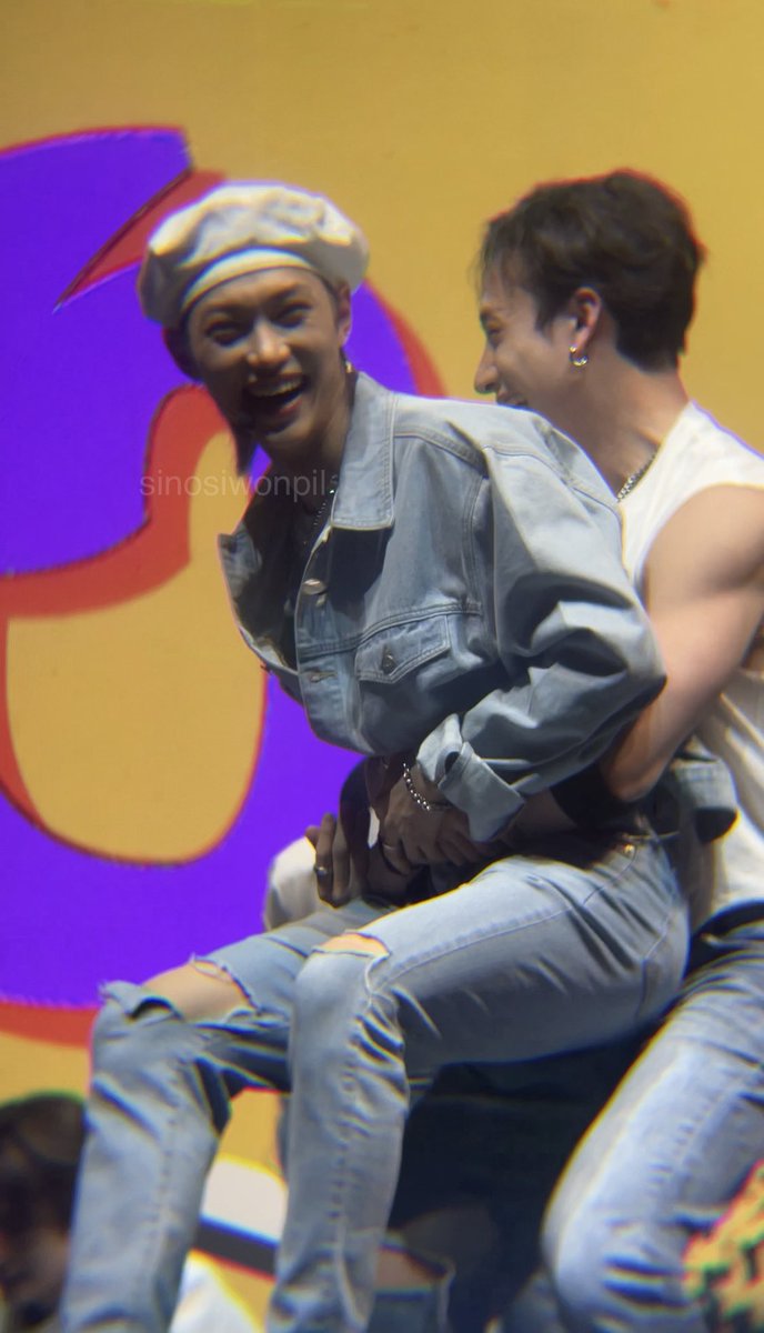 kwonsungie's tweet photo. bang chan and felix 🥺

#StrayKidsxBENCH #StayWithBENCH @Stray_Kids https://t.co/NkrCo38egx