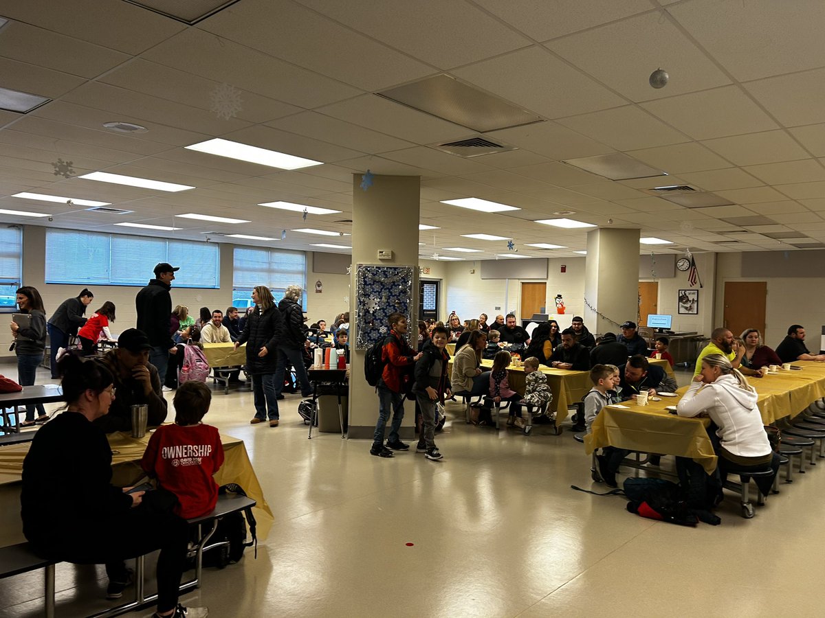 BSES_Eagles's tweet photo. This morning we hosted our first Golden Eagle Reception for our #GoldenEagleWinners The parent and community support was tremendous! We are so proud of our students! 💛🦅 https://t.co/RDudLshSyY