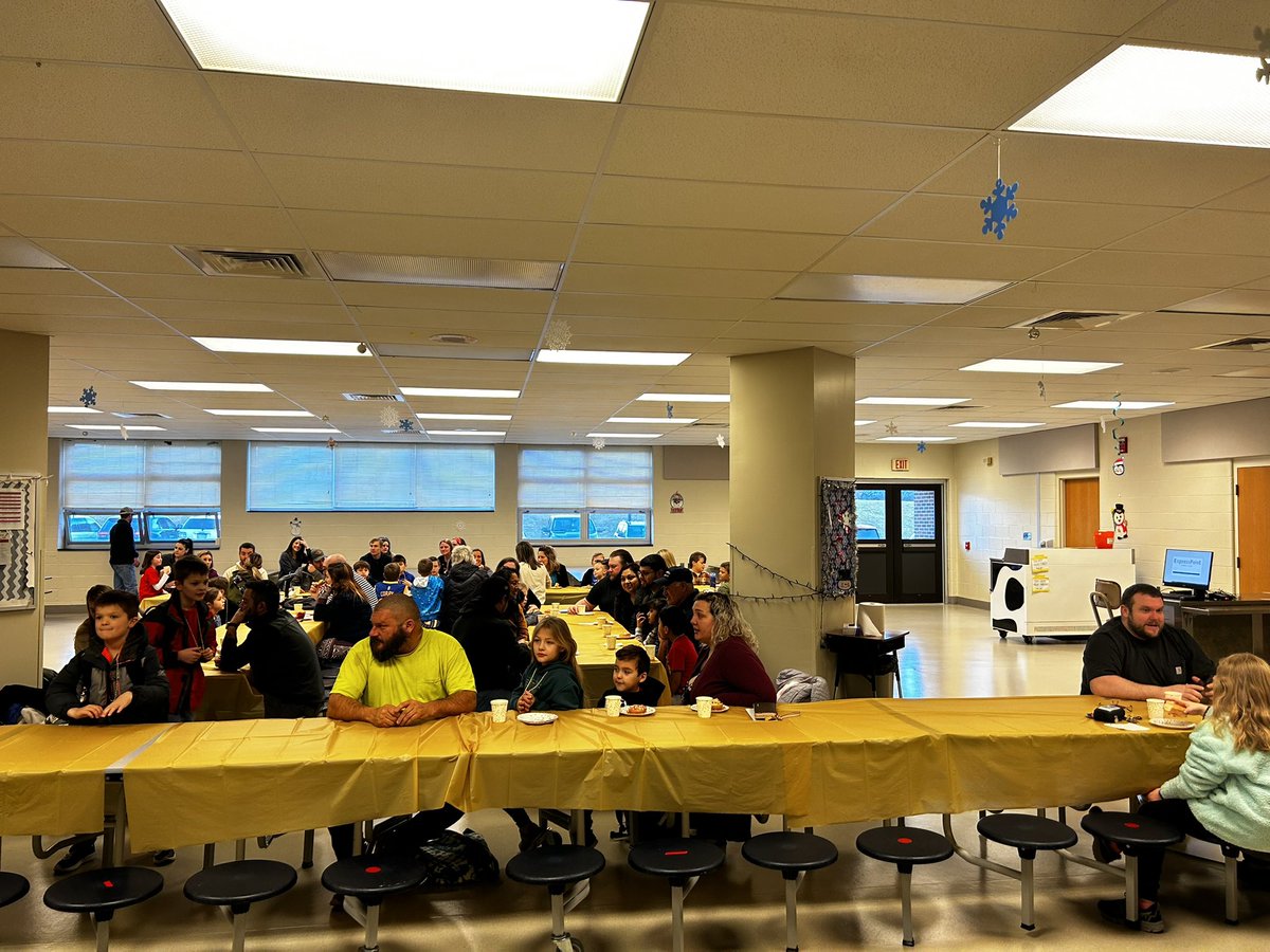 BSES_Eagles's tweet photo. This morning we hosted our first Golden Eagle Reception for our #GoldenEagleWinners The parent and community support was tremendous! We are so proud of our students! 💛🦅 https://t.co/RDudLshSyY