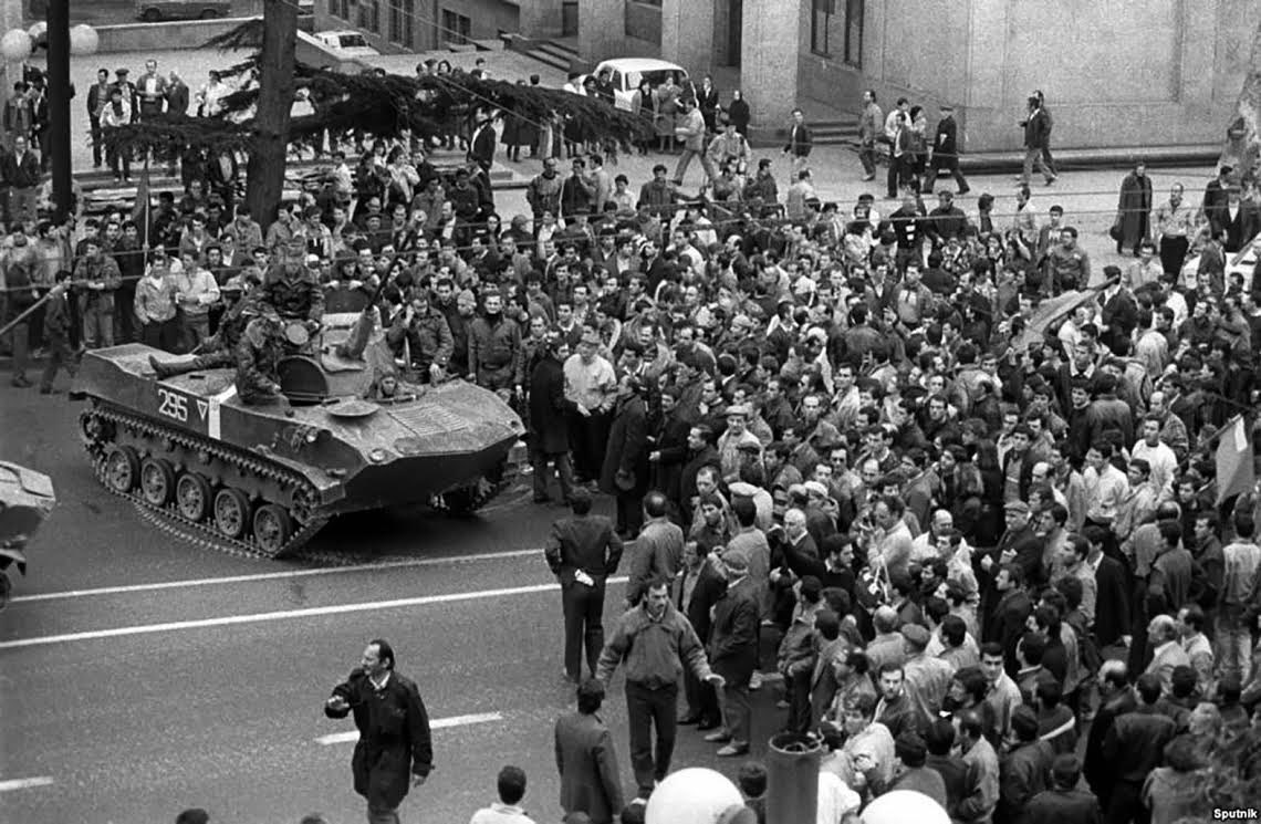 azcanet's tweet photo. 🥀 33 years ago today, on a Saturday morning, ordinary Azerbaijanis were met w gunfire by the Soviet Army. By mid afternoon the city was a bloodbath.

The violent crackdown marked the beginning of the end of Soviet Russia’s rule over Azerbaijan. We forever remember #BlackJanuary https://t.co/eRXfnSd8ZR