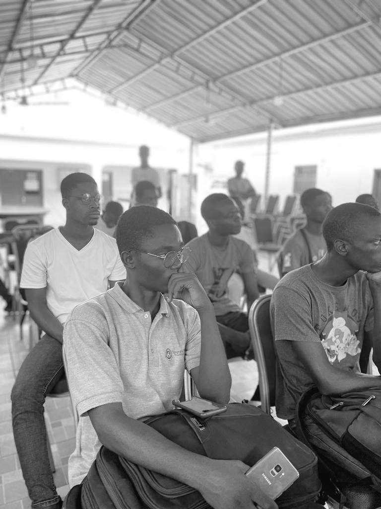 noelynguessan's tweet photo. Excellent moment d'échanges aux côtés la relève du #code au #Togo. J'ai parlé au nom de la @journeeducode pour expliquer notre vécu et de l'impact sur le terrain et sur la vie de nos membres. J'y étais au même titre que #Tdev @10000codeurs #socialinformatic #lbs https://t.co/LoB3l9uTP2