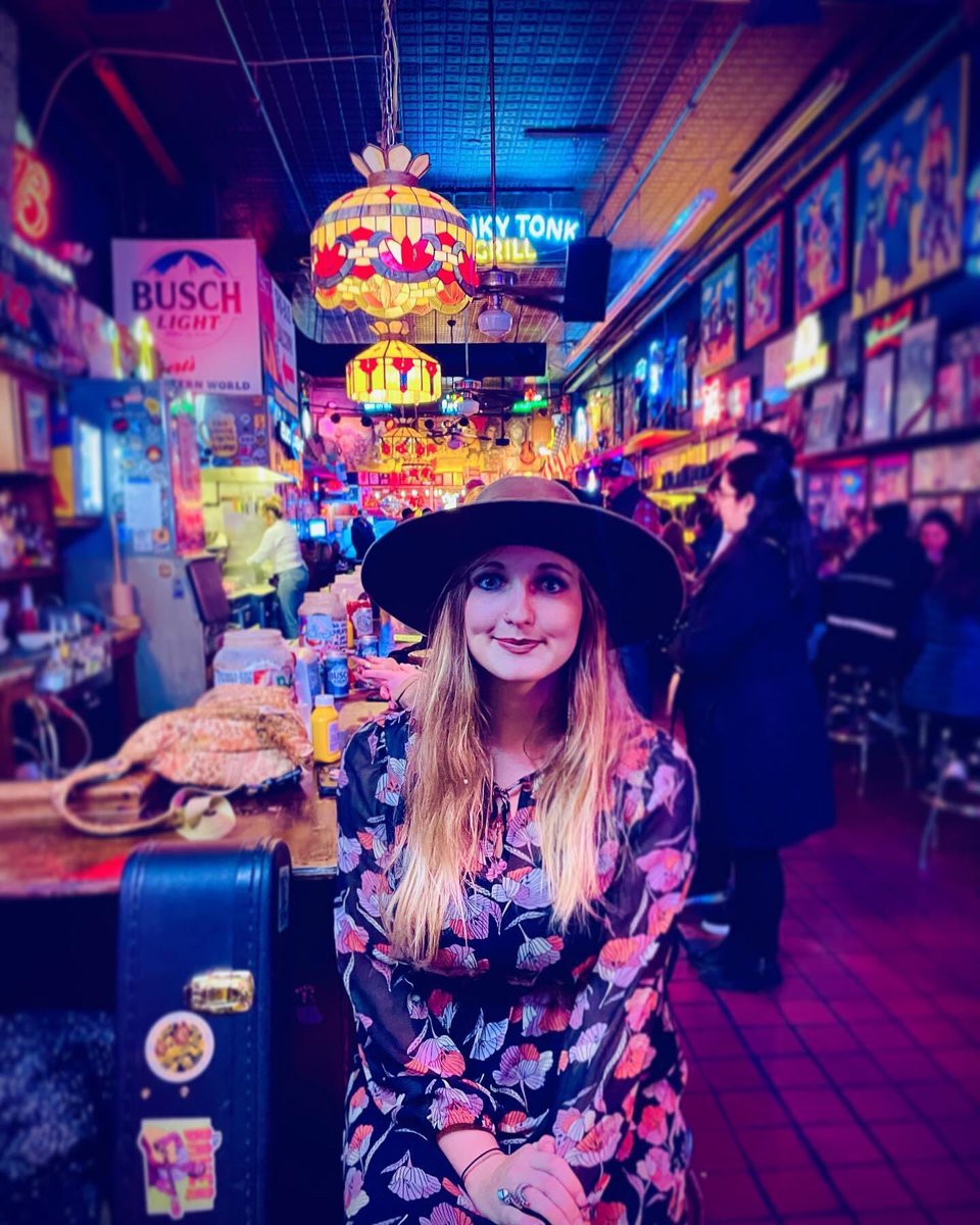 I’ll be lovin’ you, Nashville.

In the meantime, headed to <a href="/GypsyCircusUS/">🍎❤️Gypsy Circus Cider Company❤️🍎</a> in Kingsport, TN, then it’s #keycitysessions in Wilkesboro, NC on Saturday!

Huge thanks to <a href="/TheGCMuseum/">The Glen Campbell Museum</a> and Eliza Thorn 🥀 + <a href="/stacyantonel/">Ginger Cowgirl</a> for a great time yesterday:)
📸-> Eliza Thorn 🥀!
<a href="/RobertsWWorld/">RobertsWesternWorld</a>