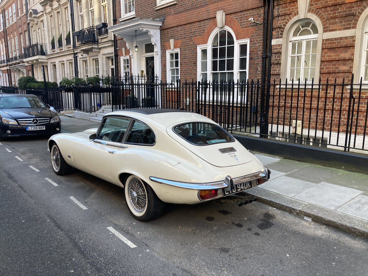 Parked on Green St very cool Jaaaaggggg #WhatCarAwards #Chod ❤️😍💕⬇️