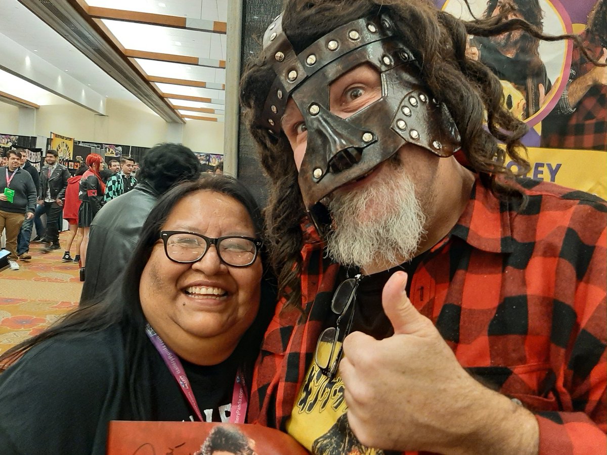 donnarenee09's tweet photo. It was awesome meeting @MickFoley7 @AlbuquerqueComicCon this past weekend. https://t.co/hb1vvUMx2Y