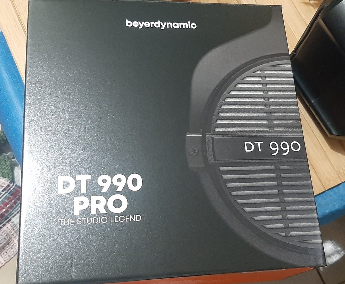 Upgrading my pair of cans.
For a better mixing, editing, and mastering of all my upcoming tracks and commissions. 🤗

#beyerdynamic #dt990pro #Vtuber #independent #artist