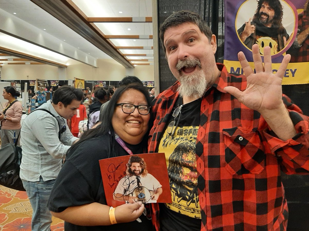 donnarenee09's tweet photo. It was awesome meeting @MickFoley7 @AlbuquerqueComicCon this past weekend. https://t.co/hb1vvUMx2Y