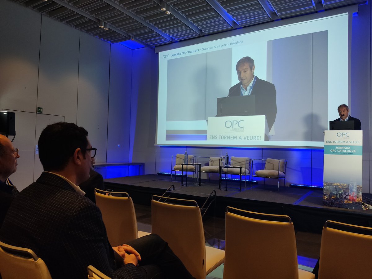 Guillem Torres, president d'OPC Catalunya, dona la benvinguda als assistents i explica el desenvolupament de la jornada.
#JornadaOPC #OPCCAT