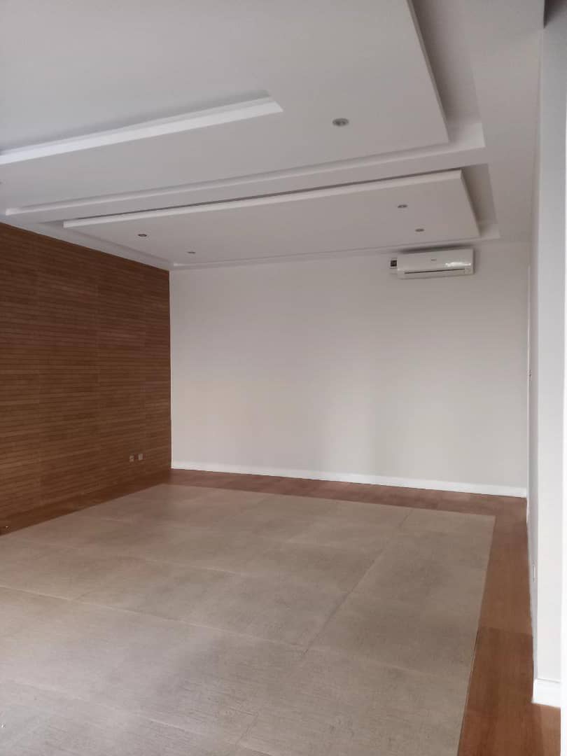 afolabi_co's tweet photo. To let:
Fully serviced 4 bedroom terraced duplex with one room bq 
*swimming pool available.
*Inverter with batteries
*Remote controlled blind
*Central water
*Secured

Rent: N10.0m per year

Location: Dr. Omon Ebonhaye street off Awudu Ekpeha, Lekki phase 1.

Good for #expatriate https://t.co/fdvaZBSXE0