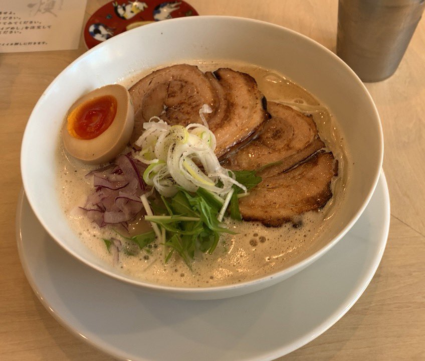 wachosuke's tweet photo. 鶏白湯そば 燠
鶏白湯＋チャーシュー増し
超レア鶏チャーシューが食べたくて久しぶりに行ったらもう無くなってた
残念だけど新チャーシューも美味かった
 #鶏白湯そば燠  #札幌  #ラーメン  #札幌ラーメン https://t.co/PjIYwo2xbf