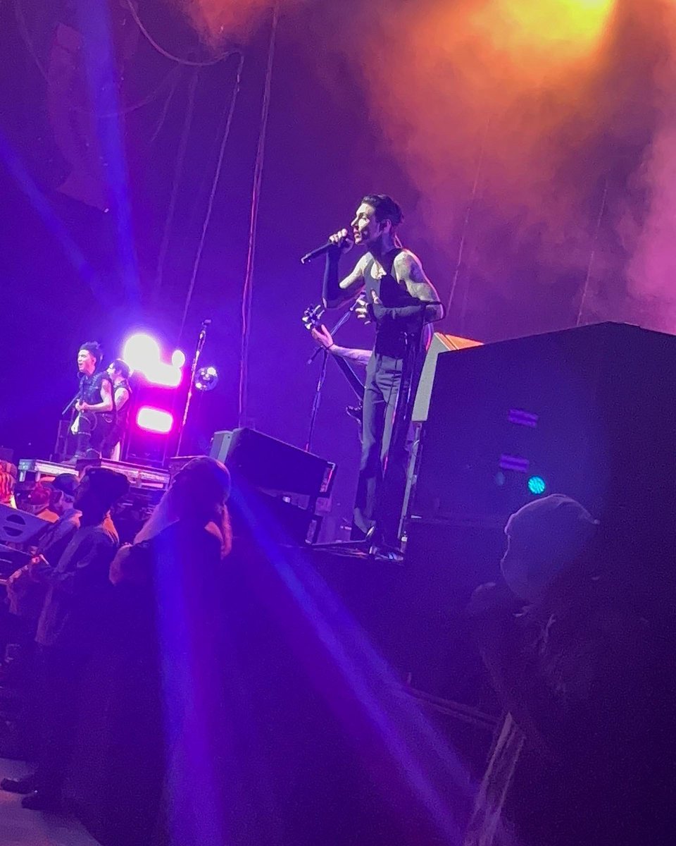 Andie_Sixx's tweet photo. #trinityofterror from December 11, 2022 in Portland Oregon #blackveilbrides #Andybiersack https://t.co/rPTRsLUDOO