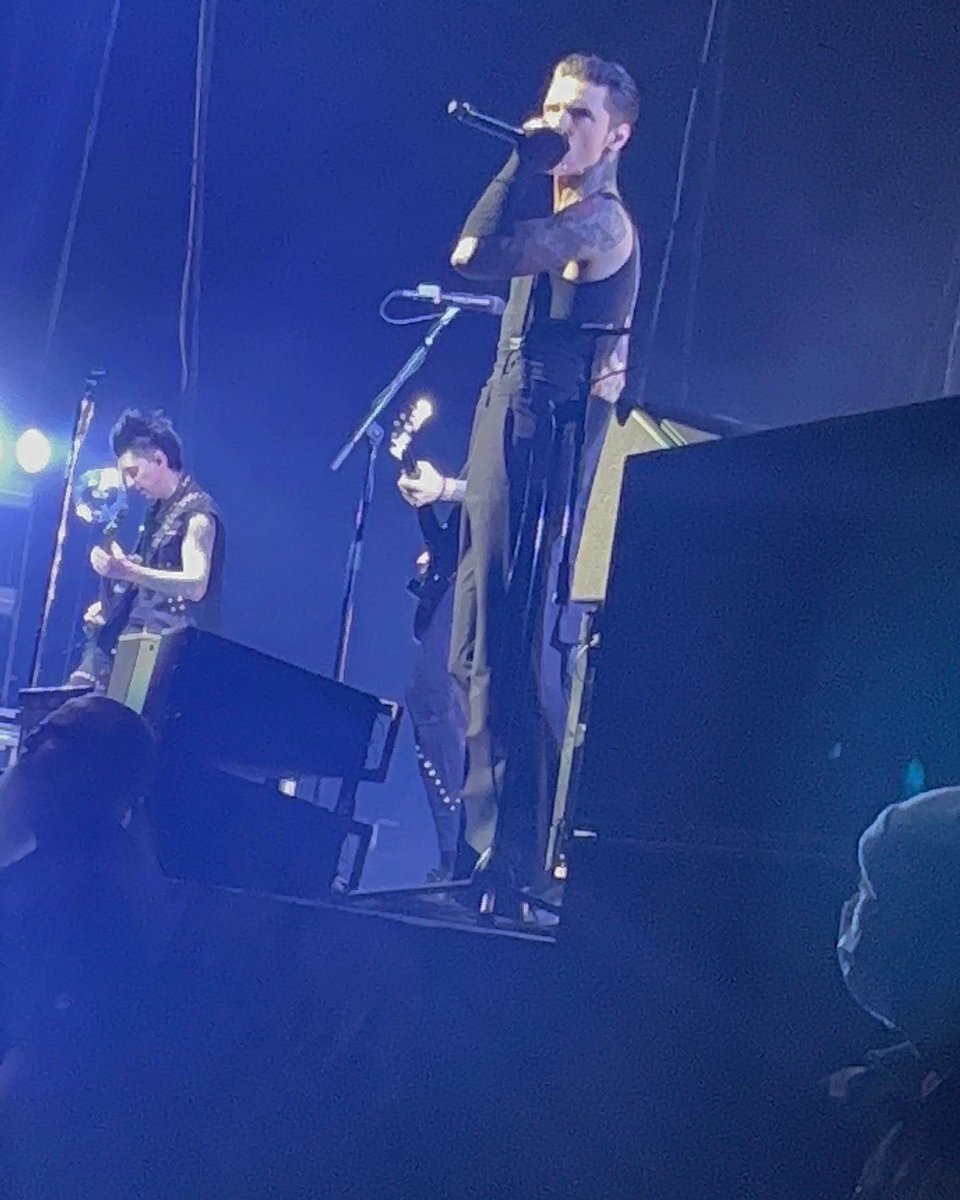 Andie_Sixx's tweet photo. #trinityofterror from December 11, 2022 in Portland Oregon #blackveilbrides #Andybiersack https://t.co/rPTRsLUDOO