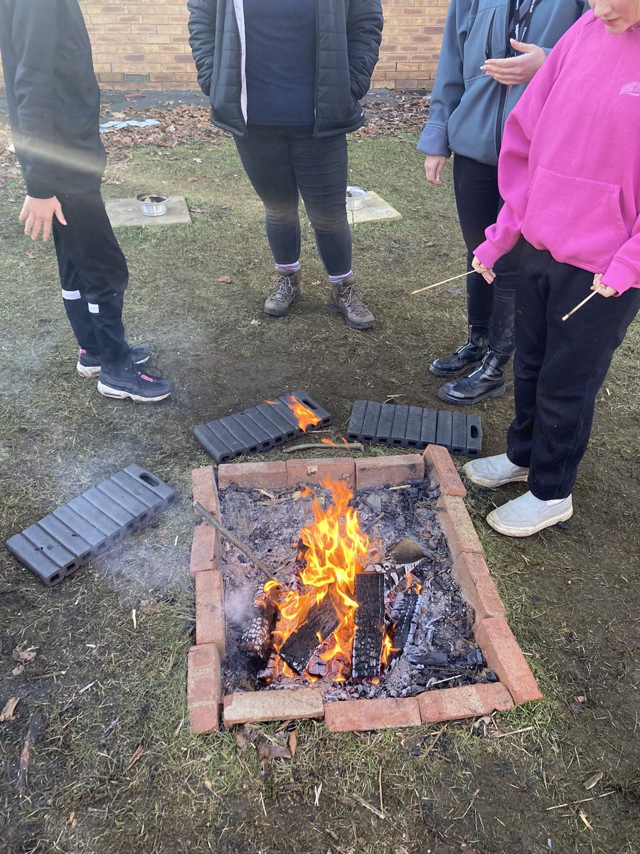 CastlesEducati2's tweet photo. Year 9 students learning about Forest Schools on site. #SEMHeducation https://t.co/SNmXQByPZW