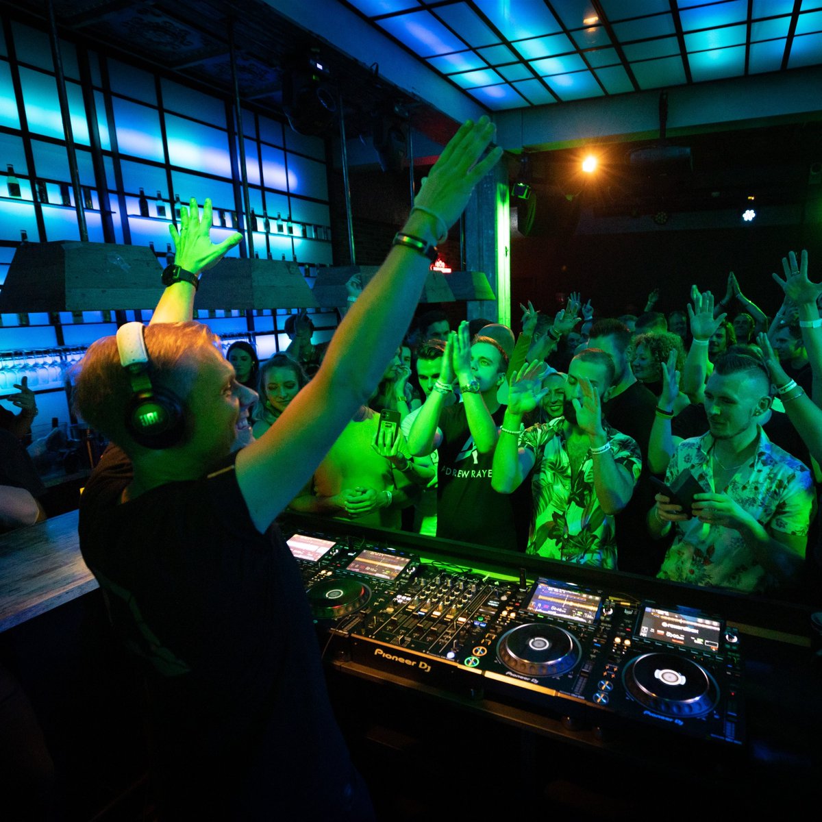 A State Of Trance 1104 comes up with a 3,5 hour special and guest mixes from music from <a href="/FerryCorsten/">Ferry Corsten</a>, <a href="/Lauravandamoff/">Laura van Dam</a>, <a href="/AvaoMusic/">AVAO</a> and <a href="/AllenWattsMusic/">Allen Watts</a>! #Trance #TranceMusic #TranceFamily #ASOT #ASOT1104 tranceattack.net/a-state-of-tra…