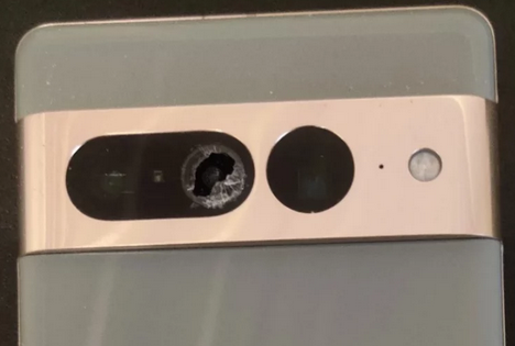 gizmochina's tweet photo. Pixel 7 Users Complain of Google Refusing To Acknowledge the Camera Glass Cracking Issue
https://t.co/Be5rlCdsHd
#Google #GooglePixel7 #pixel7pro #pixel7brokencamera https://t.co/p6jfOCxyW1