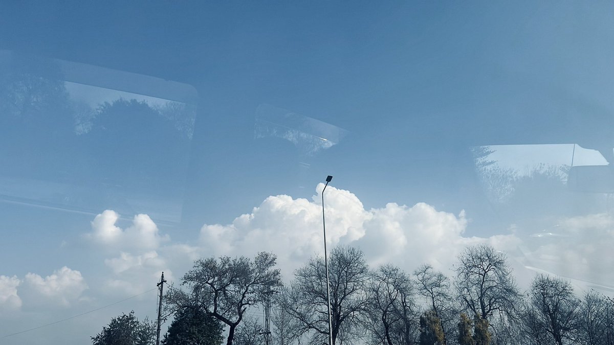 surpezwan's tweet photo. Islamabad pindi today 🌚 https://t.co/griwztp5pX