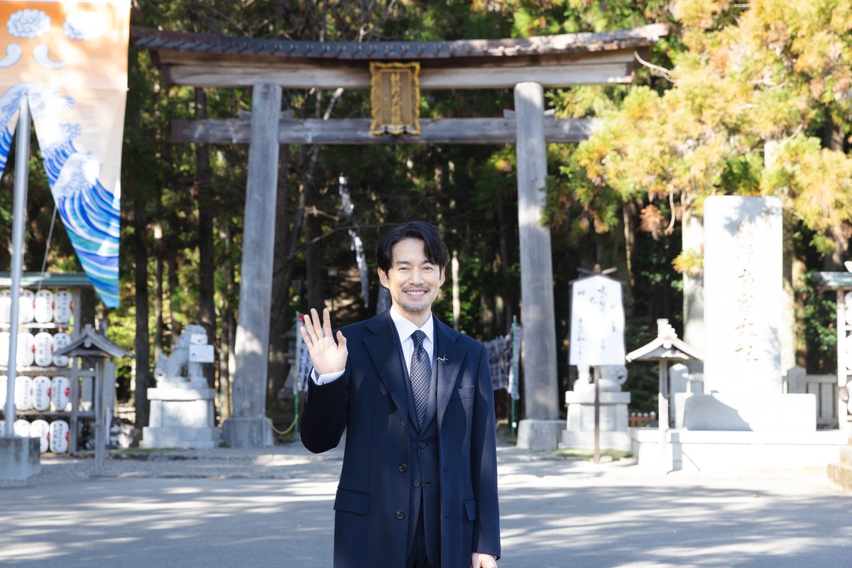ichikei_cx's tweet photo. ／
世界遺産・熊野本宮大社にて、
史上初の映画イベント開催👨🏻‍⚖️
＼

“導きの神烏・八咫烏(ヤタガラス)”に
映画『#イチケイのカラス』
のさらなる大ヒットを祈願✨

#竹野内豊 さんと #田中亮 監督が
熊野本宮大社を訪れ、
この日限りの特別なイベントを実施しました⚖️

#映画イチケイ
🎬大ヒット上映中 https://t.co/wYh67egZVz