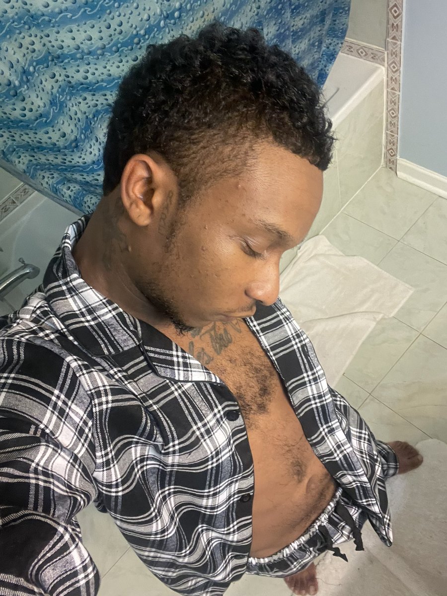1G_shotfr's tweet photo. Lil bathroom shots after shower https://t.co/GCFluec3VJ