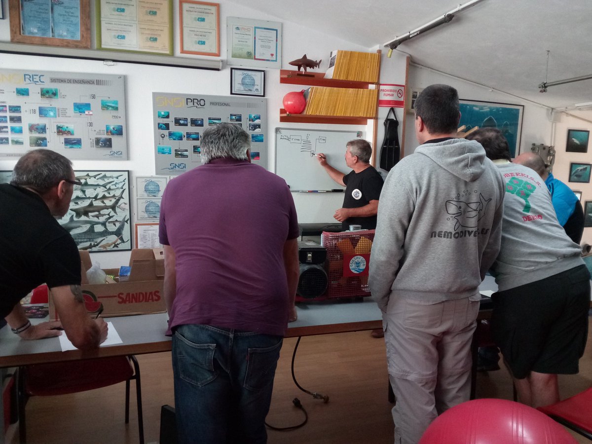 Pescalonja's tweet photo. ACOMPAÑANDO A NUESTROS PROMOTORES… HOY, BASE ZUMAR S.L. (NEMODIVERS). Es una empresa de buceo y deporte activo ubicada en el puerto de Colindres, que recibió una ayuda gestionada por el GAC Oriental para equipamiento y material para buceo infantil.

https://t.co/i9AMuGgvYy https://t.co/rd804K4S3a