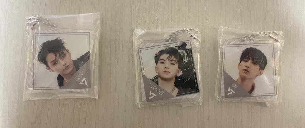 mami020418's tweet photo. seventeen ガチャ　アクリルキーホルダー　交換

譲　　WOOZI・JUN・DK
求　　ジョンハン・ジョシュア・ウォヌ
           エスクプス・THE8

難しいとは思いますが交換してくださる方いらっしゃいましたらお気軽にご連絡宜しくお願いします💓 https://t.co/IGF8J3Wi90