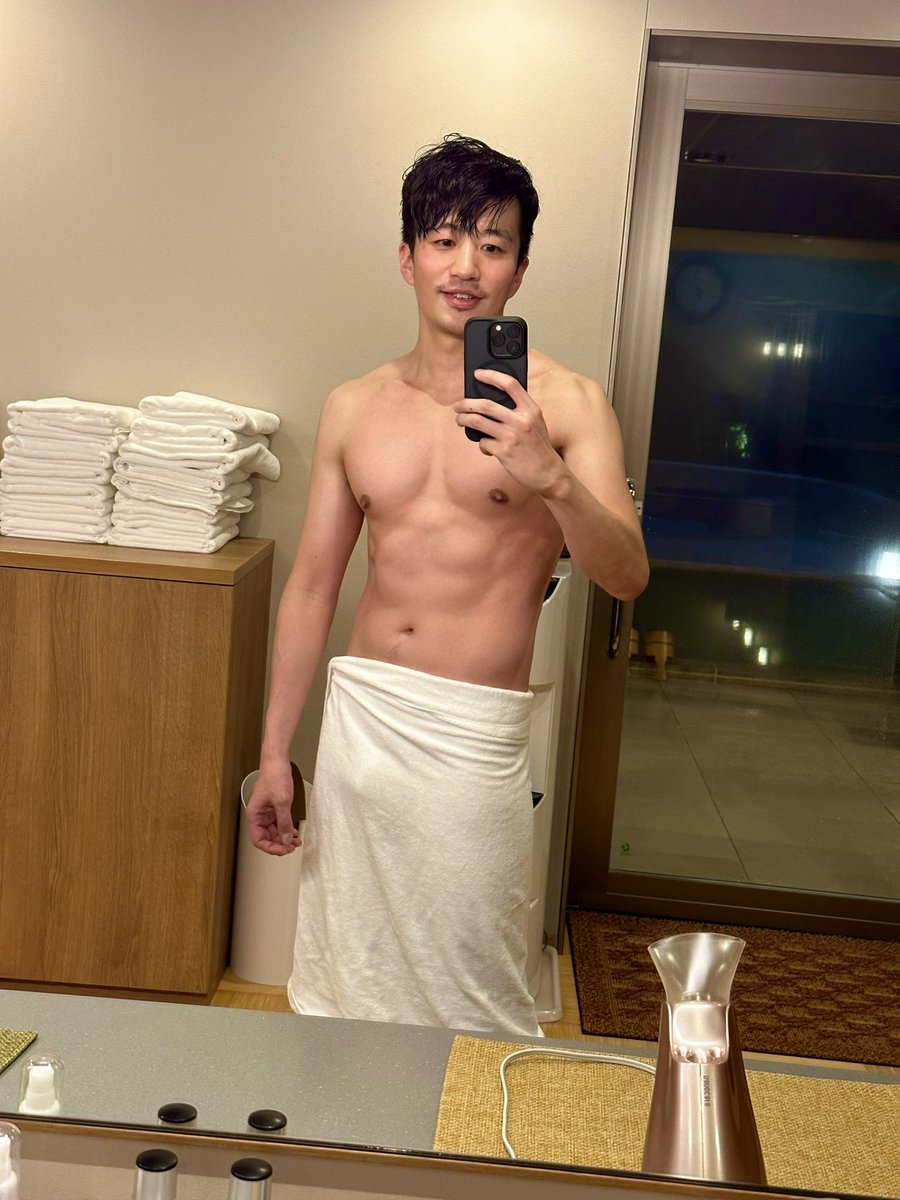 realtsuyoshi's tweet photo. こういう写真を撮るの100年ぶりな気がする 笑🥹今も筋トレはマイペースで頑張ってます😊 https://t.co/idpfl3hlaq