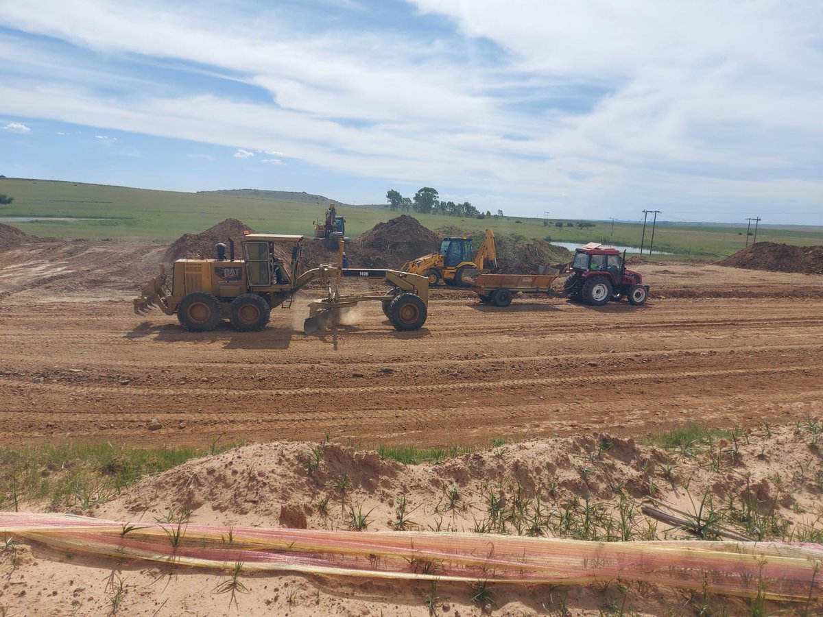 The perfect collaboration of man and machine hard at work #constructionlife #earthmovingequipment