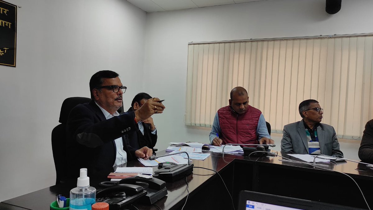 BiharDMD's tweet photo. आज 20.01.2023 को 11:30 बजे  सभी जिलों  के अपर समाहर्ता (आपदा प्रबंधन) प्रभारी पदाधिकारी  (आपदा प्रबंधन) DM professional,प्रोग्रामर की उपस्थिति में मैराथन बैठक आहूत की गई।
निम्न एजेंडा पर वृहत समीक्षा की गयी।
1.शीतलहर (1/2) https://t.co/7DptQoPMfB
