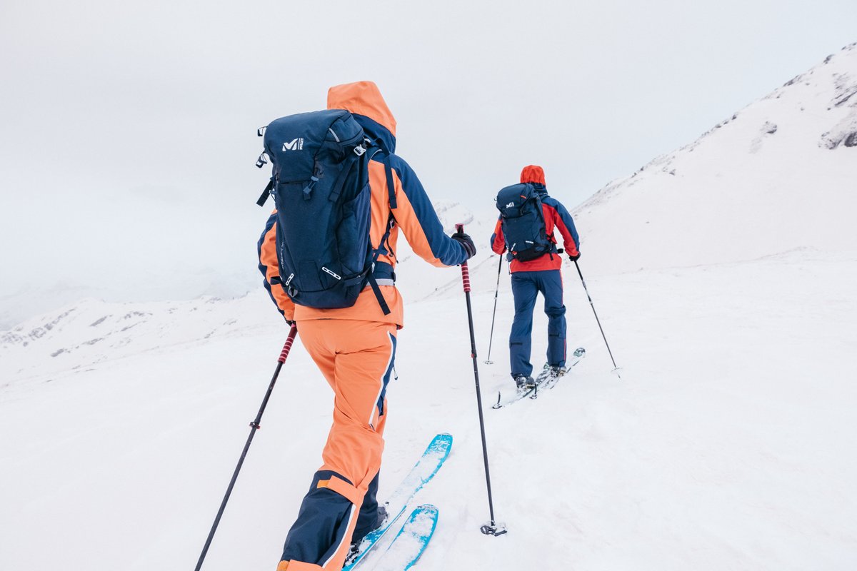 ❄ Le retour de la neige marque également le retour des sorties en ski de randonnée. 

Pour les pratiquants réguliers ou ceux désireux de découvrir ce sport, Millet vous partage un guide pour préparer vos sorties. 

👇 Venez le découvrir !
 bit.ly/3HdRFEP

#MilletRiseUp