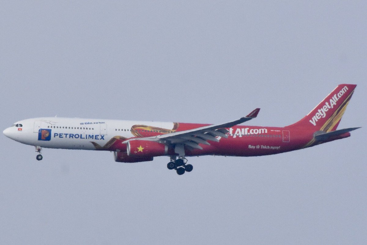 AirplaneVictory's tweet image. January 20 2023
Viet Jet Air A330 in KIX/RJBB
#VietJetAir  #KIX  #RJBB