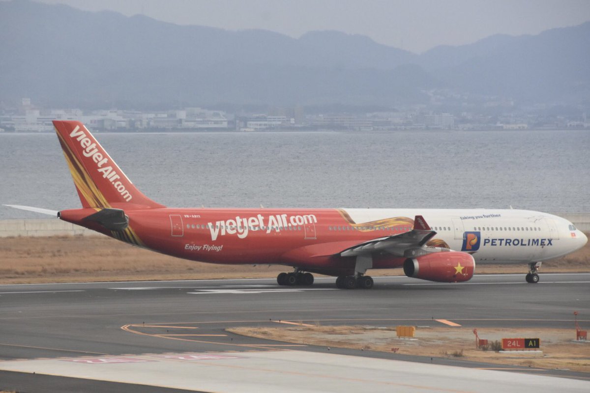 AirplaneVictory's tweet image. January 20 2023
Viet Jet Air A330 in KIX/RJBB
#VietJetAir  #KIX  #RJBB