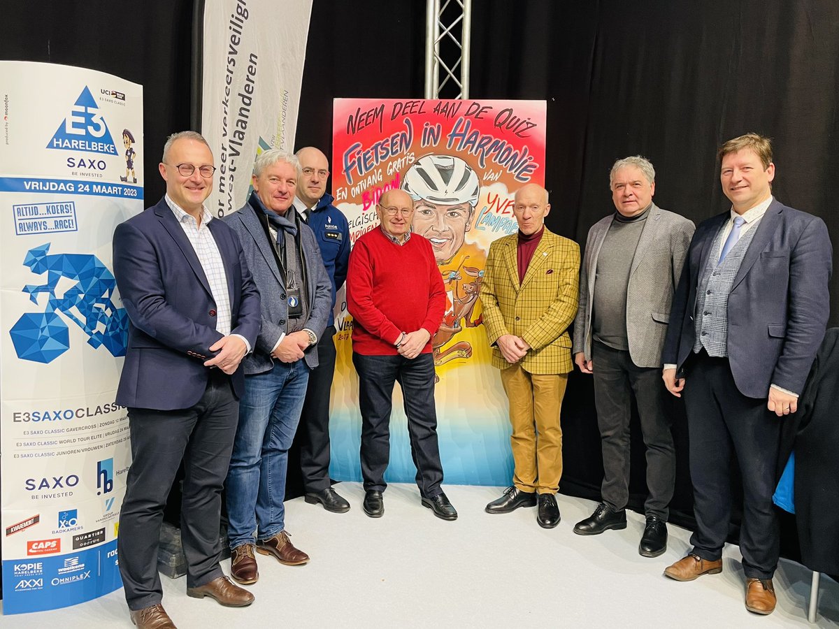 pzvlas's tweet photo. 🚴♂️Op zo’n fietsbeurs als @Velofollies is er ook aandacht voor verkeersveiligheid, dit onder impuls van onze @provinciewvl, @Vias_institute, de politiezones @pzvlas @politiezoneriho, @pzwestkust, #pzpolder, @pzgavers en wielerhelden @yveslampaert, Michel Pollentier en Eric Leman https://t.co/wpUeozZQHz