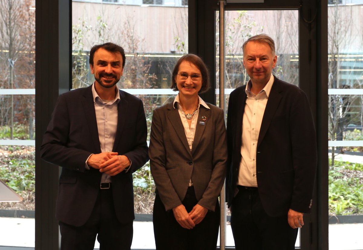 Delighted &amp; excited to finally begin operations in the IARC Nouveau Centre after so much work to get here!
Today we host personnel for a welcome breakfast with <a href="/IARC_Dir/">Dr Elisabete Weiderpass (views are my own)</a>, <a href="/GregoryDoucet/">Grégory Doucet</a>, Mayor of Lyon, &amp; <a href="/brunobernard_fr/">Bruno Bernard</a>, President of the Lyon Metropole #IARCNC.