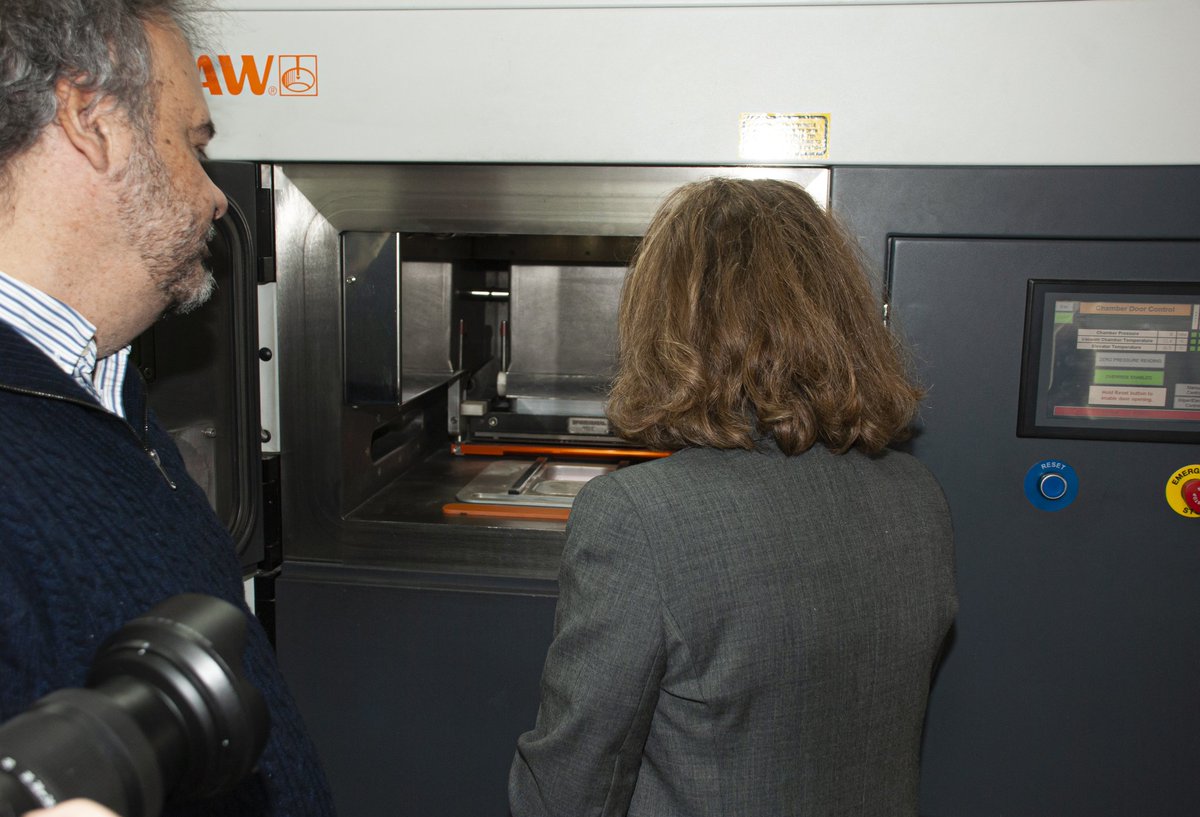 PFab3d's tweet image. ✅️Visita de la Presidenta del @CSIC Eloísa del Pino al laboratorio de Fabricación Aditiva de Metal de FAB3D en el @CSICCENIM

🤌Geometría metálica compleja. Solo posible por Fabricación Aditiva

@csicdivulga

#fab3d #magiccube #csic #slm #3dprint #cenim #3dmetalprint #3dprint