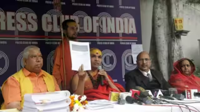 news24tvchannel's tweet photo. UP के संतों ने बनाया 'धर्म सेंसर बोर्ड', अब फ़िल्मों में धार्मिक किरदारों से छेड़छाड़ पर रहेगी कड़ी नज़र https://t.co/ztMU36jXdK