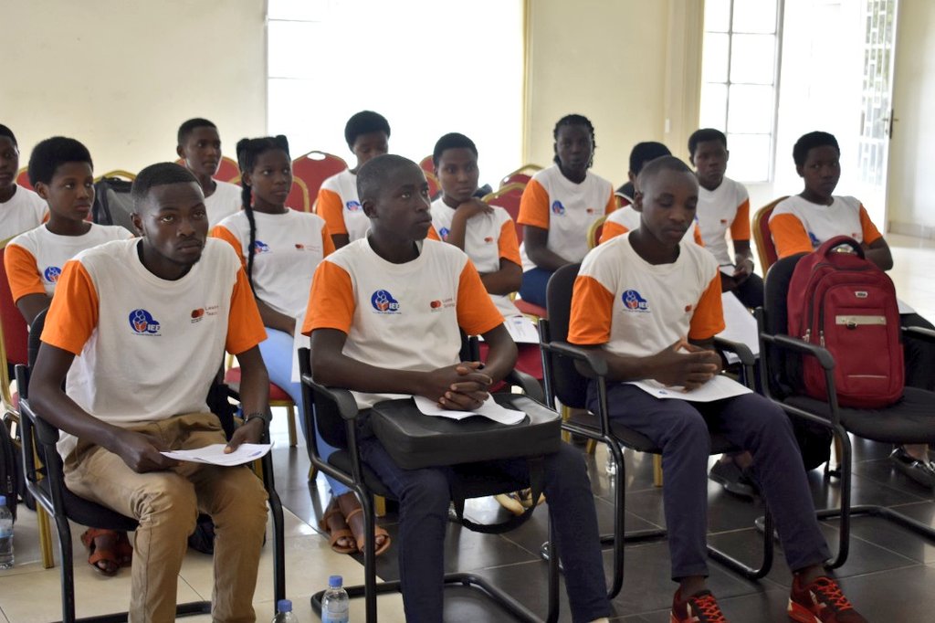 rulindodistrict's tweet photo. In order to promote Education, today in parternership with @iee_rw, through the Teaching Assistantship Project, 18 Teaching Assistants from @rulindodistrict at GS #Binaga, GS #Murama, GS #Kinihira and GS #Rwahi have received laptops to use in the Education career. https://t.co/G5gKMA40D2